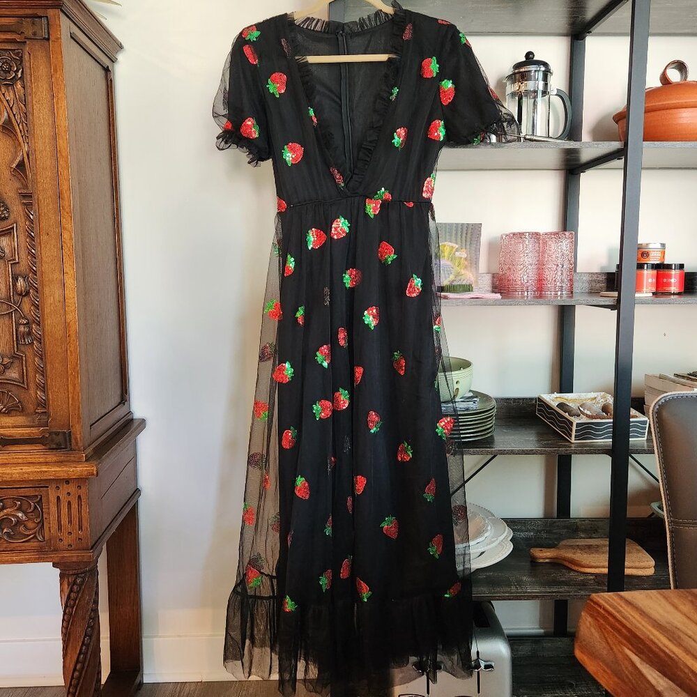Super Cute Strawberry Dress Large Puff Sleeves Ruffle Sequins Lined V-Neck